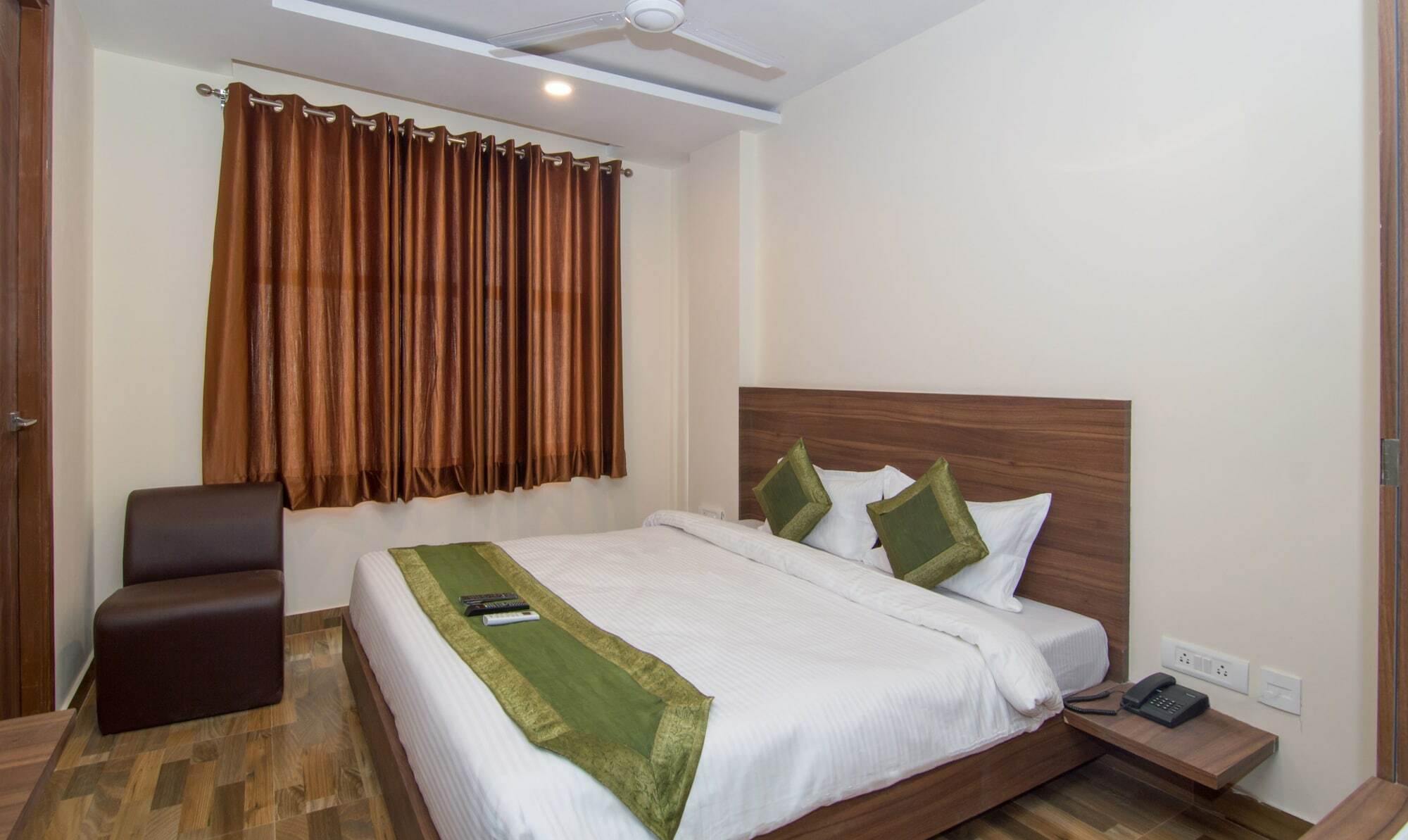 Treebo Trend Bipin International Lucknow Exterior foto