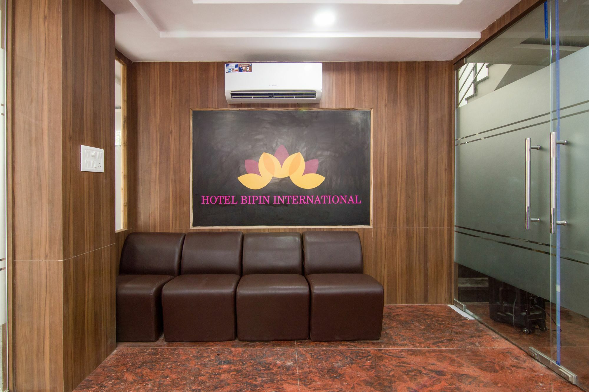 Treebo Trend Bipin International Lucknow Exterior foto